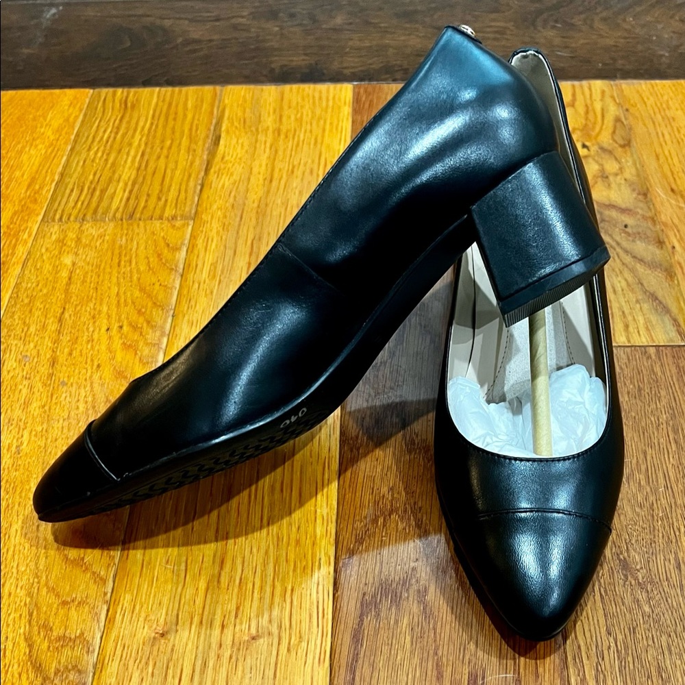 Cole Haan waterproof pumps black leather with box